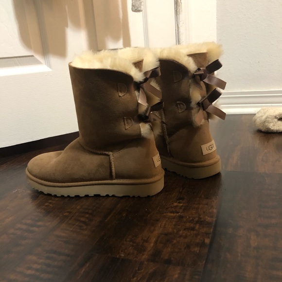 Ugg bow tie boots “not knock offs” - Picture 6 of 8